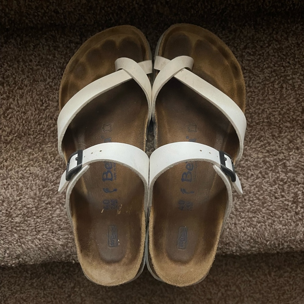 Betula by Birkenstock Mia sandals in white. Size 9/9.5 EU 40
